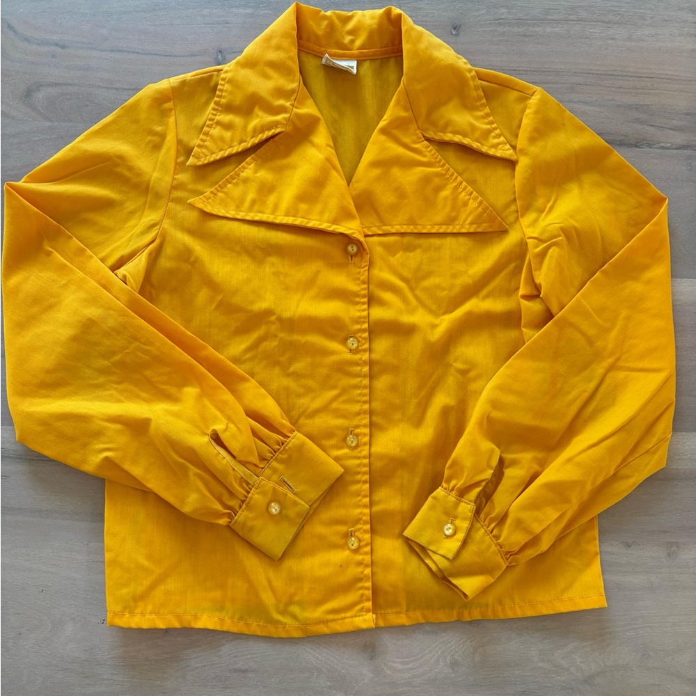 1970s Vintage Montgomery Ward gold cotton blouse! That collar is everything!
